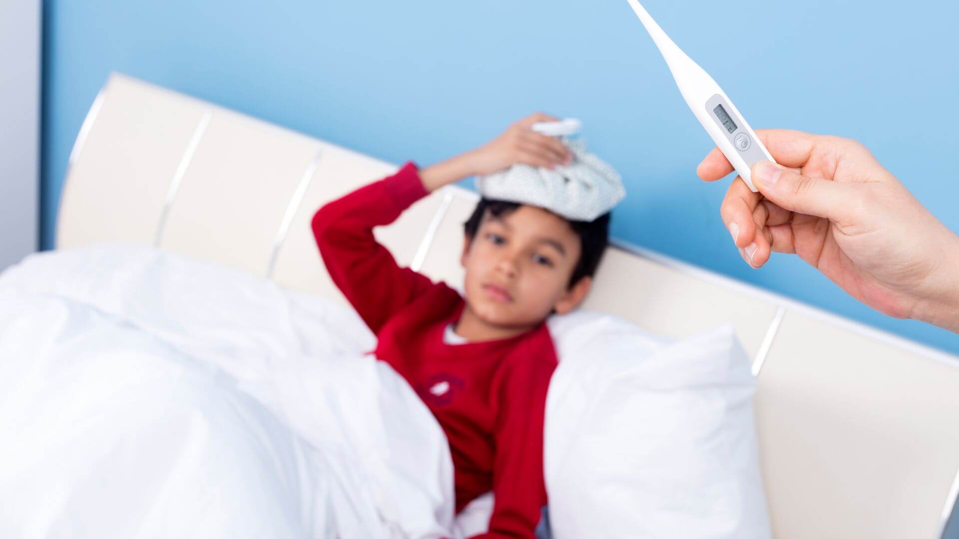 ¿Es bueno que mi hijo duerma con fiebre?